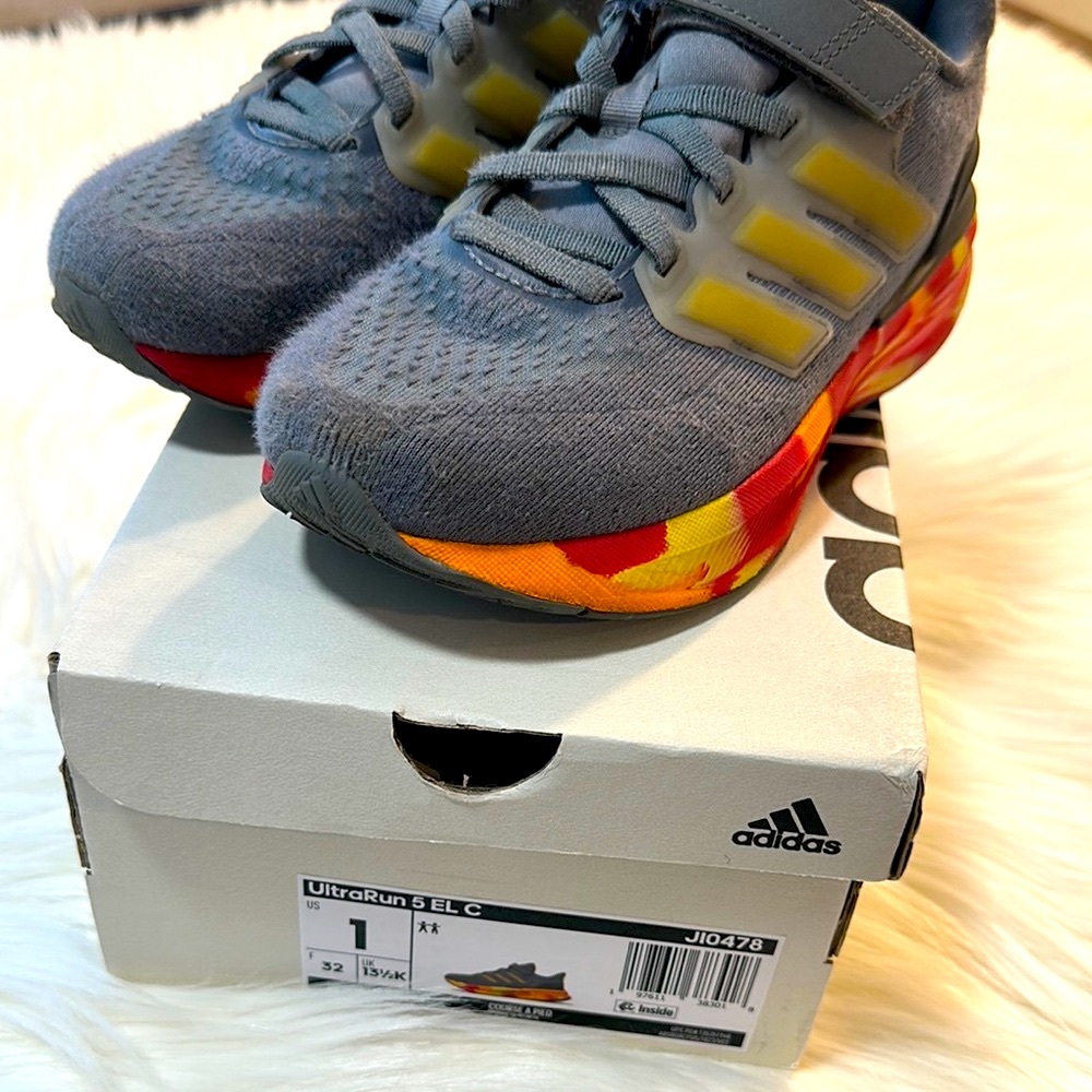 Adidas Gray and Red Sneakers with Breathable Mesh - Picture 2 of 3